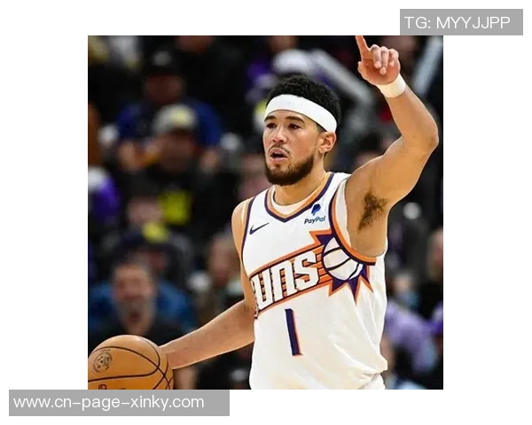 布克表现出色半场10投6中贡献16分2篮板3助攻1盖帽展现全面能力